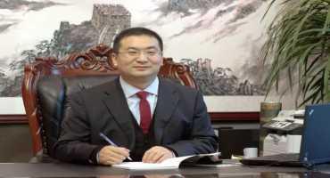 賈湖酒業(yè)集團(tuán)董事長(zhǎng)攜全體員工祝大家新年快樂(lè)！